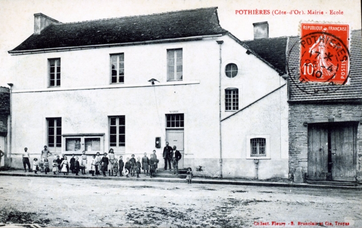 Mairie - Ecole, vers 1910 (carte postale ancienne). - Pothières