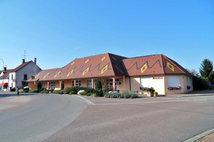 Pouilly-sur-saône.Mairie.