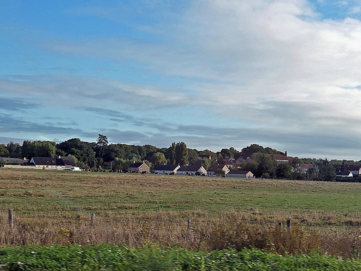 Le village vu de l'autoroute verte A39 - Premières