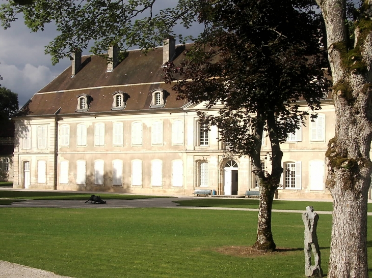 12km à l'Est: l'abbaye d'Auberive - Recey-sur-Ource