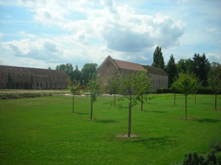 Vue des batiments - Saint-Nicolas-lès-Cîteaux