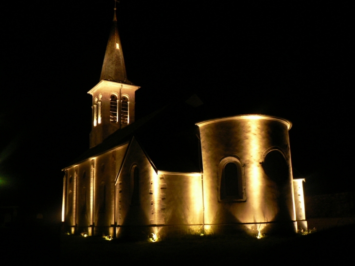 L'église la nuit, en pleine lumière - Samerey