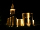 l'église la nuit, en pleine lumière