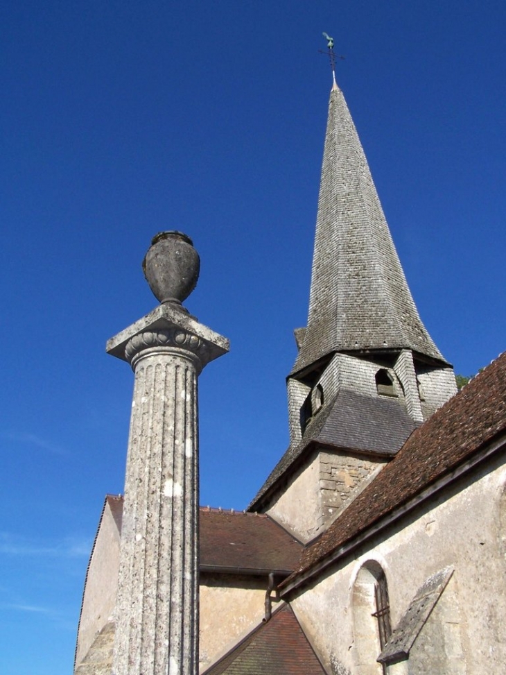 Vue sur le clocher de St Saturnin - Saulieu