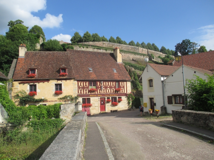  - Semur-en-Auxois