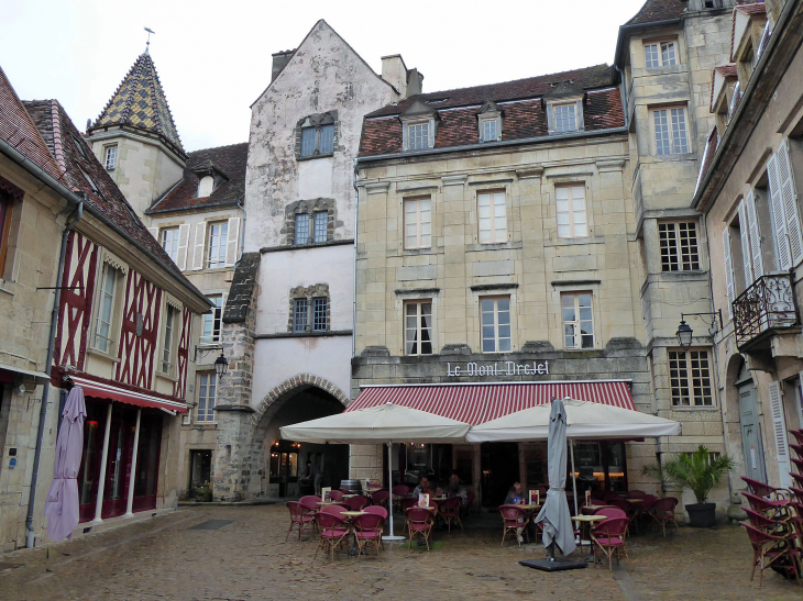 Vers la porte Sauvigny - Semur-en-Auxois