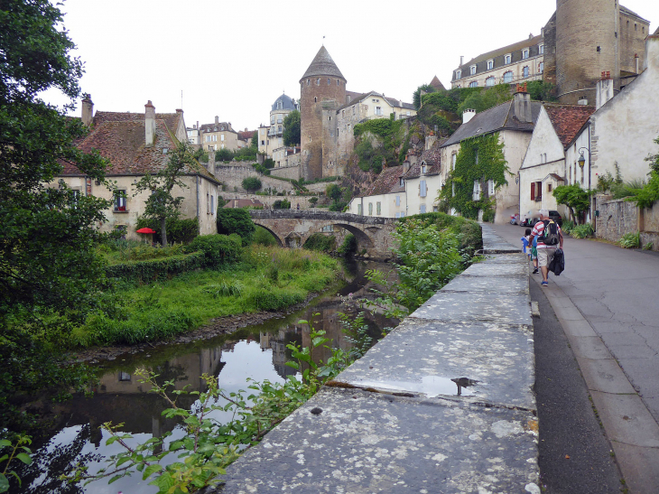 Les petits chevaliers découvrent la ville avec Papy - Semur-en-Auxois