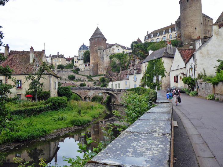 Les petits chevaliers découvrent la ville avec Papy - Semur-en-Auxois