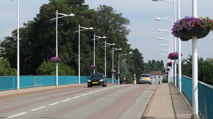 LE PONT DE SEURRE