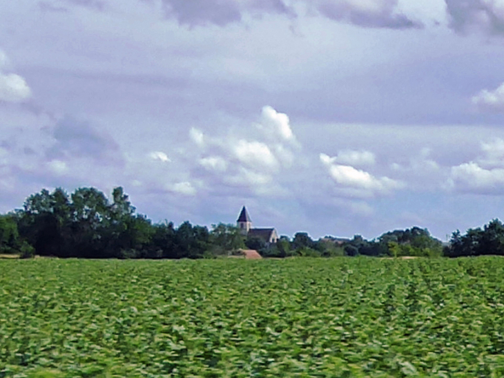 L'église de Torcy vue de loin - Torcy-et-Pouligny