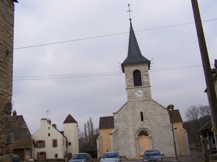 Place de l'église de Veuvey sur Ouche - Veuvey-sur-Ouche