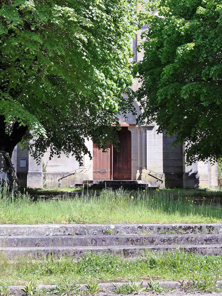 L'entrée de l'église - Armes