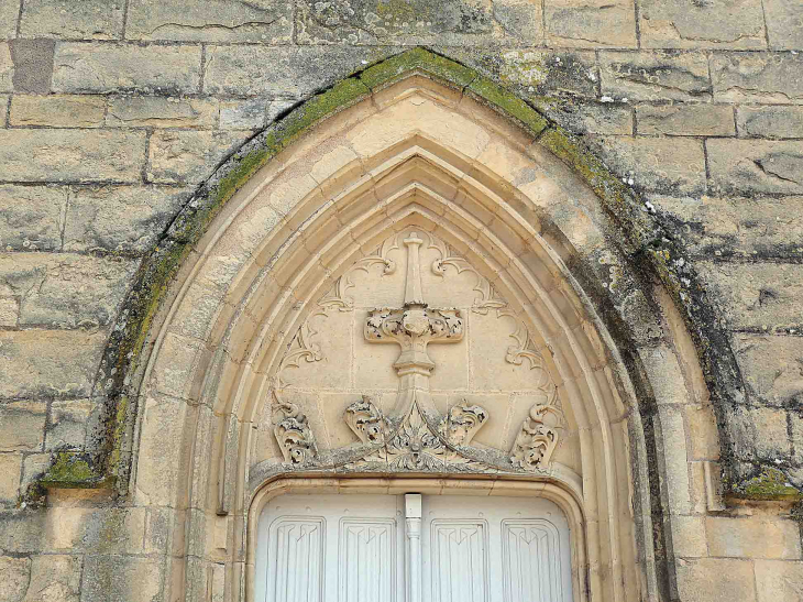 La porte de l'église - Beaulieu