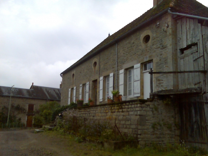 Belle maison en pierres du pays - Blismes