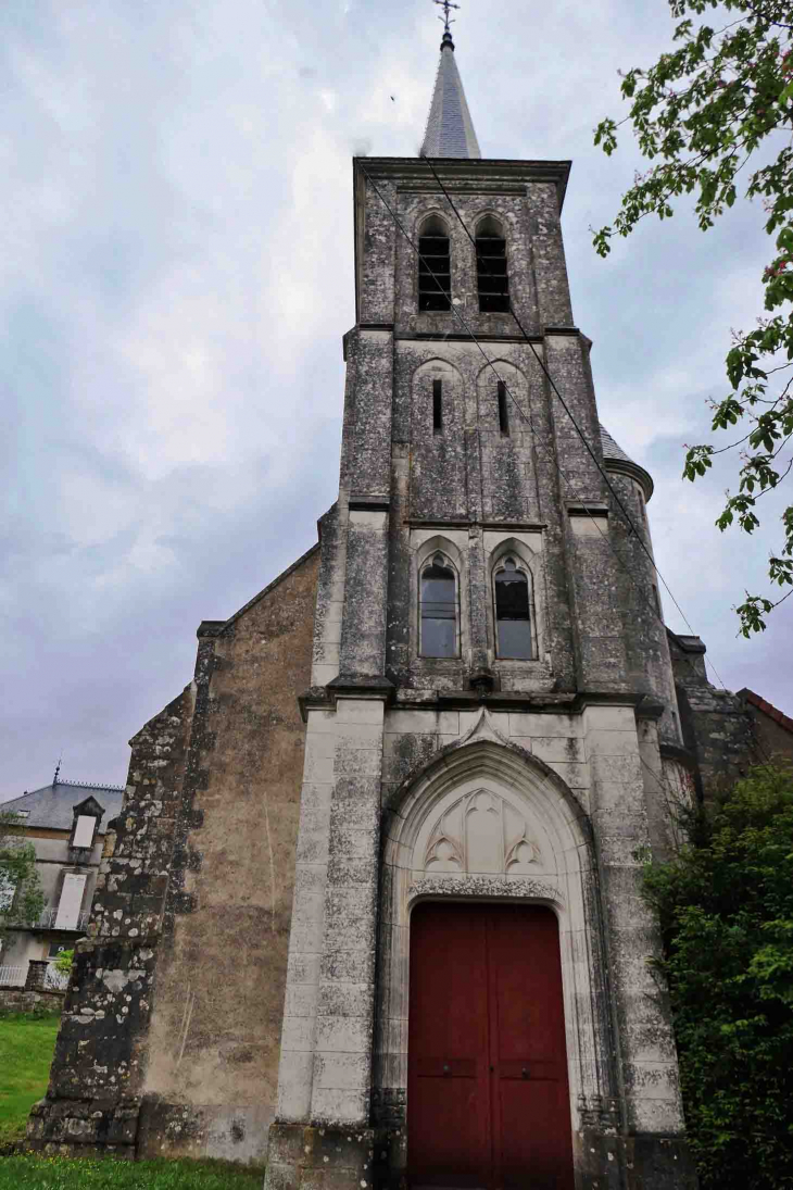 La façade de l'église - Champallement