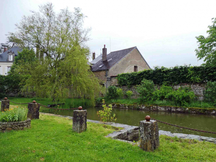 Vue sur le château - Champallement