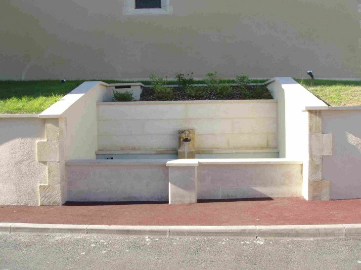 Nouvelle fontaine près de l'église - Chevenon