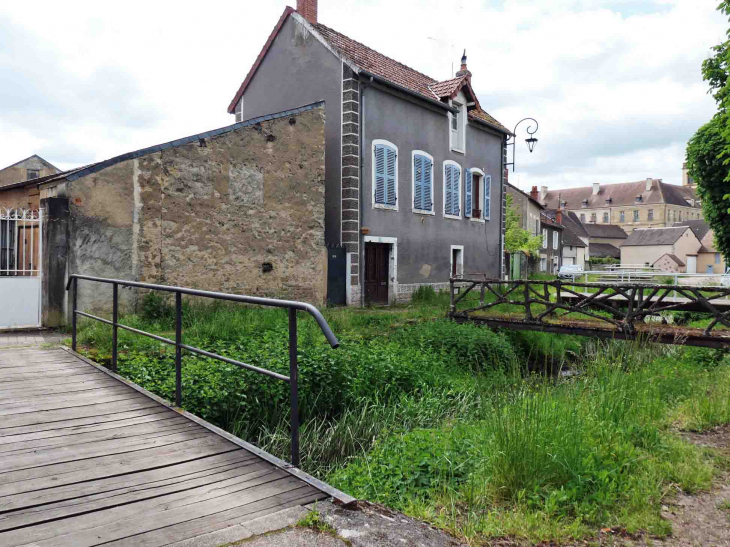 Passerelles sur un bras de l'Anguison - Corbigny