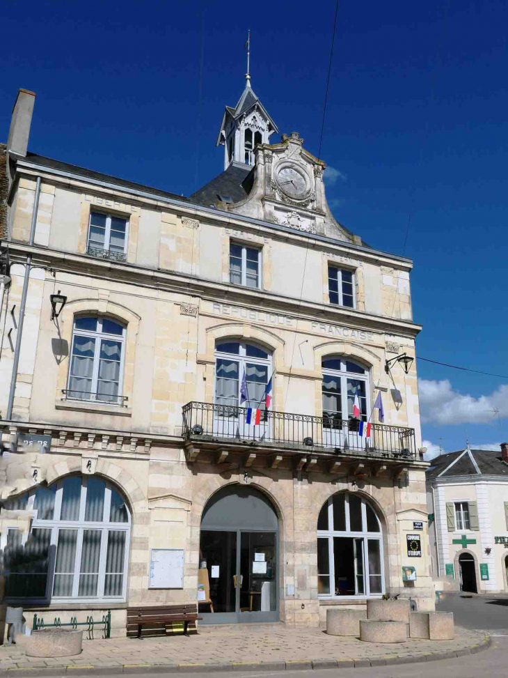  l'Hôtel de Ville - Corbigny