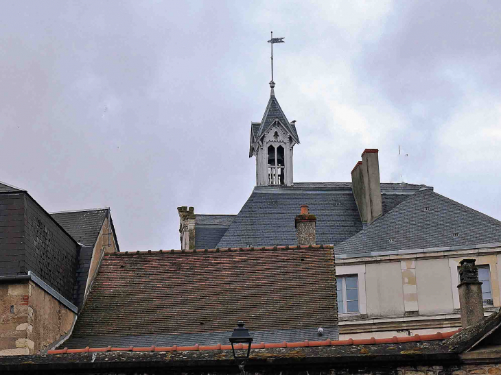 Vue sur le clocheton de l'Hôtel de Ville - Corbigny