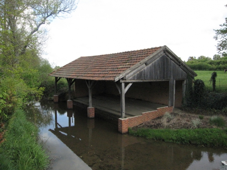 LAVOIR DE FOURS PRES DE LA GARE