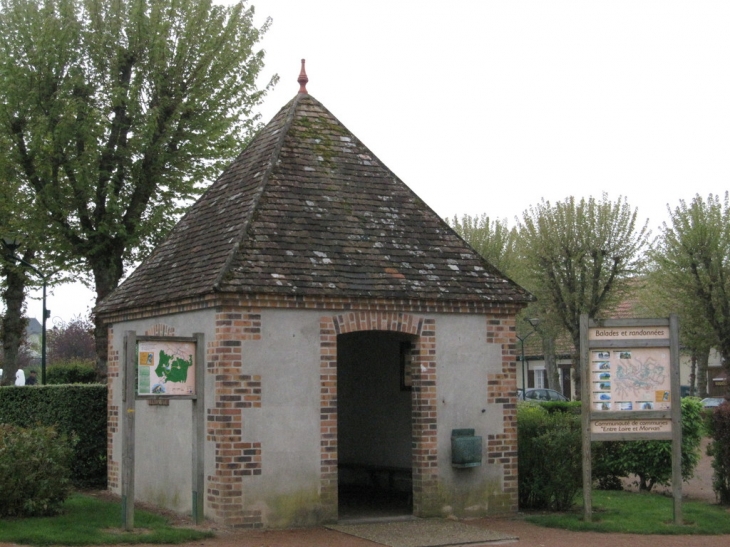 PARTIE DE LA PLACE DE L'EGLISE A FOURS