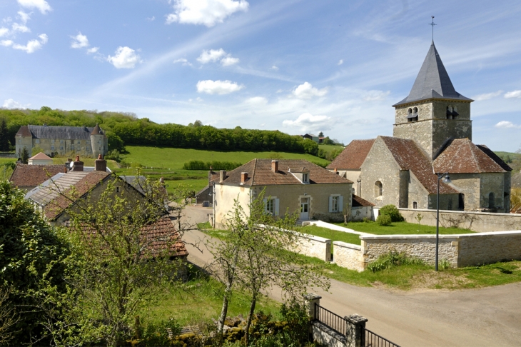 Château, Mairie et Eglise St-Germain - Giry