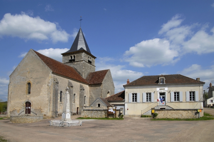 Eglise St-Germain et Mairie - Giry