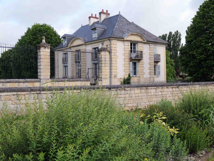 Le château Babaut de la Chaussade - Guérigny