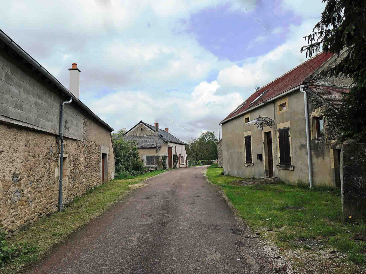 Dans le village - Guipy