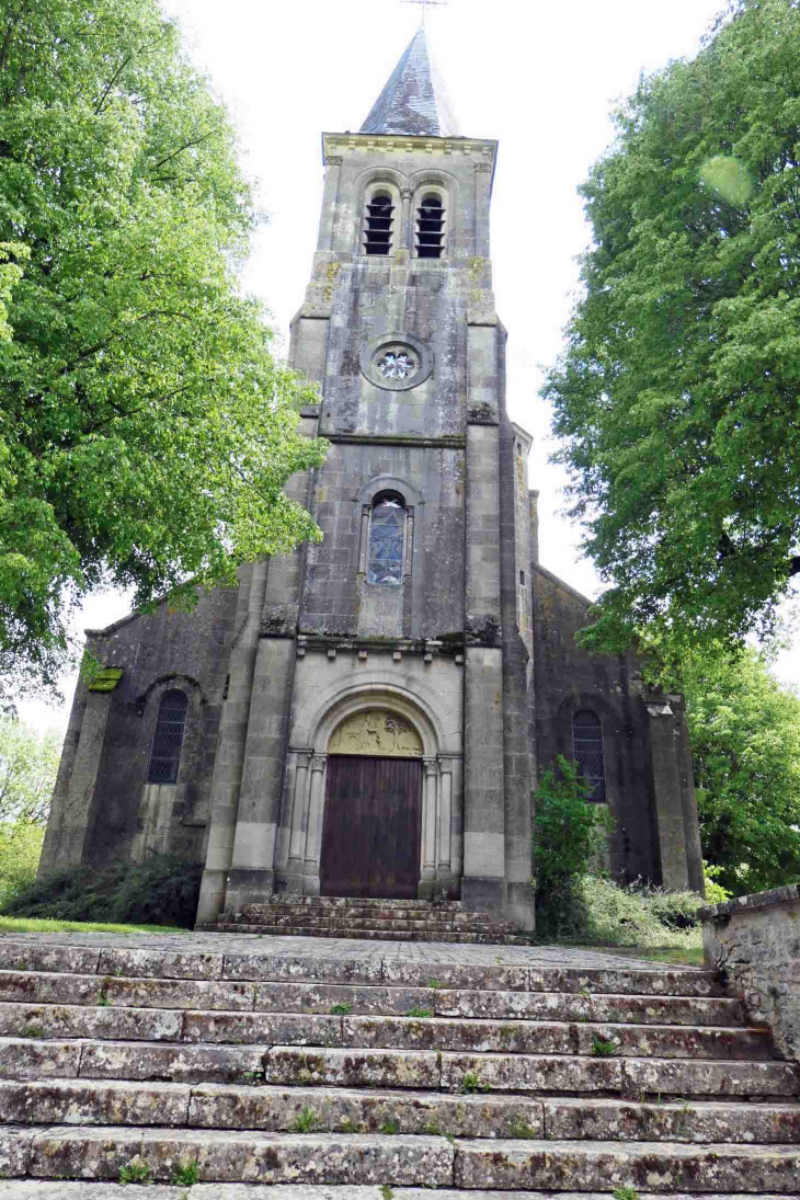 Au pied de l'église - Guipy