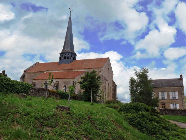 Vue sur l'église - Héry