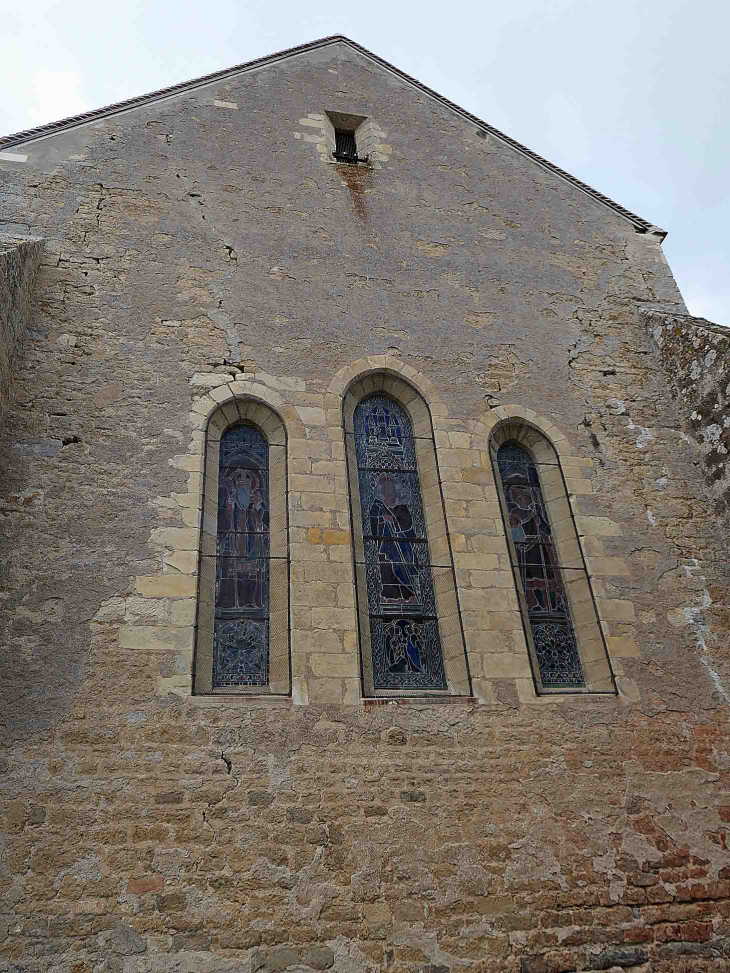 Le chevet plat de l'église - Héry