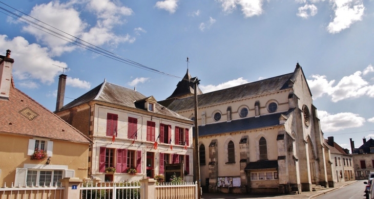 La Mairie et l'église St André - La Chapelle-Saint-André