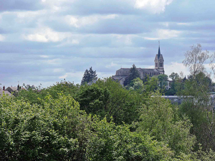 L'église au sommet de la colline - Lormes