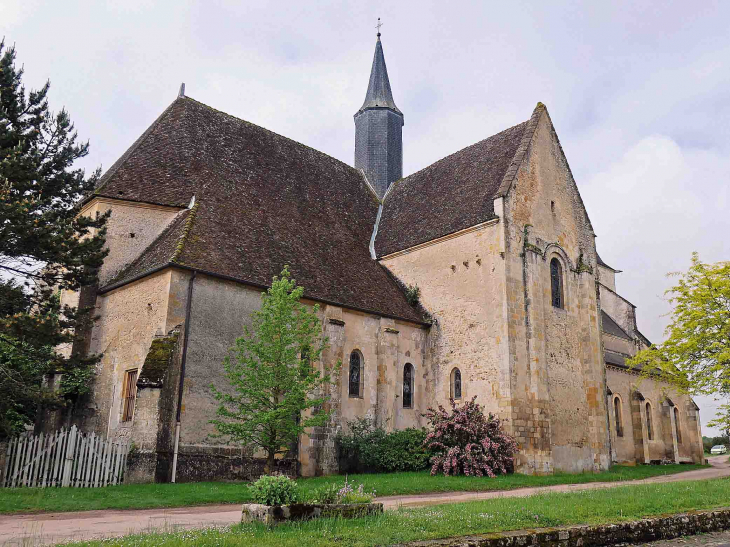 L'église - Lurcy-le-Bourg