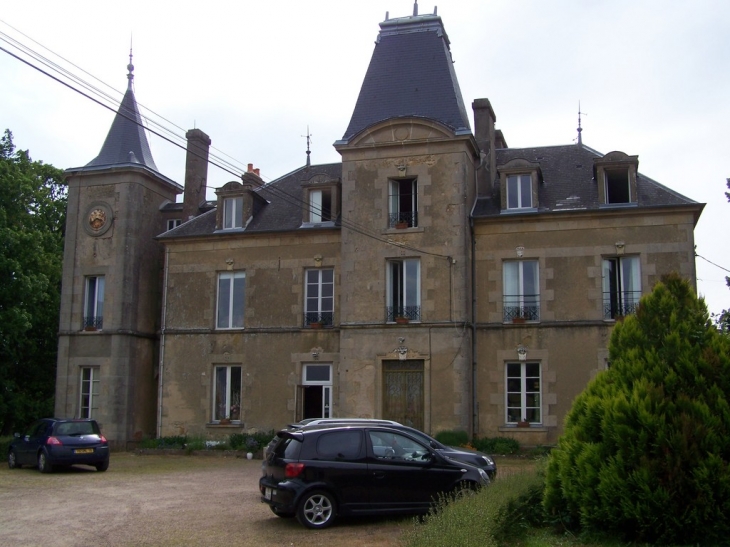 Chateau de trinaycommune de marcy