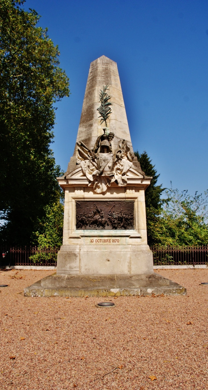 Monument aux Morts - Mesves-sur-Loire