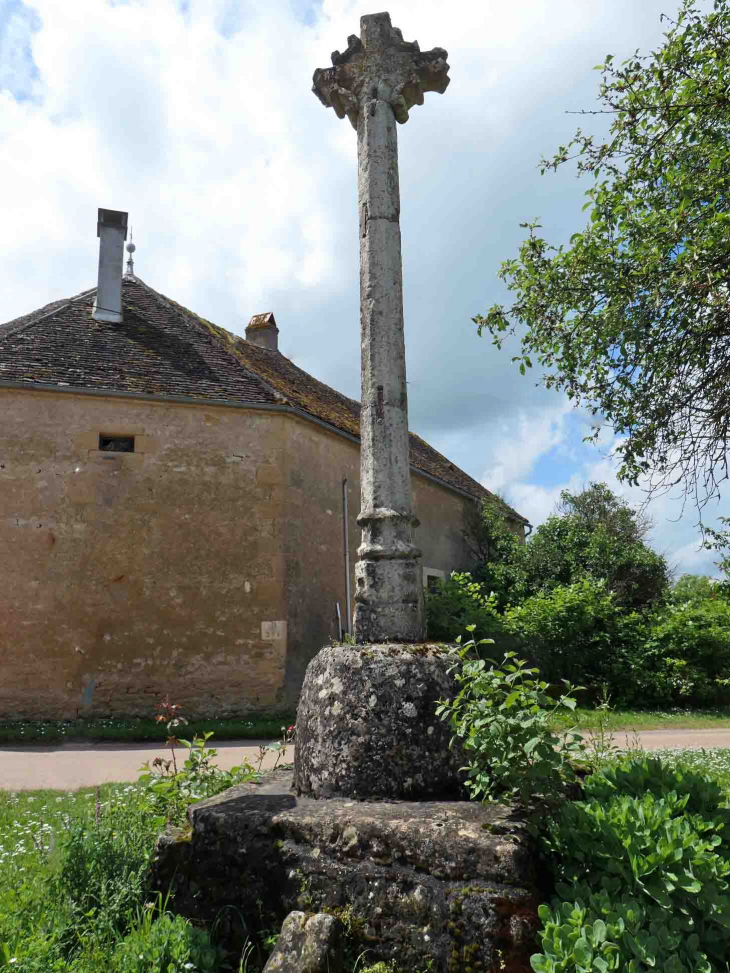 Le  croix - Michaugues