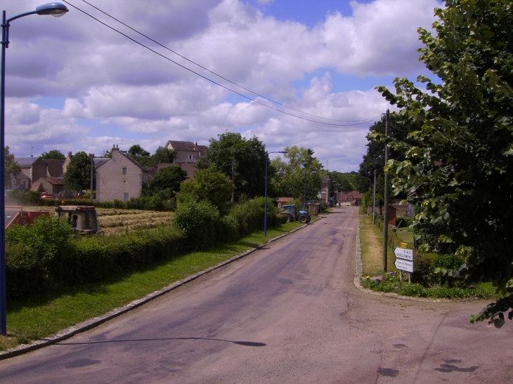 Les Foins à Monceaux Le Comte - Monceaux-le-Comte