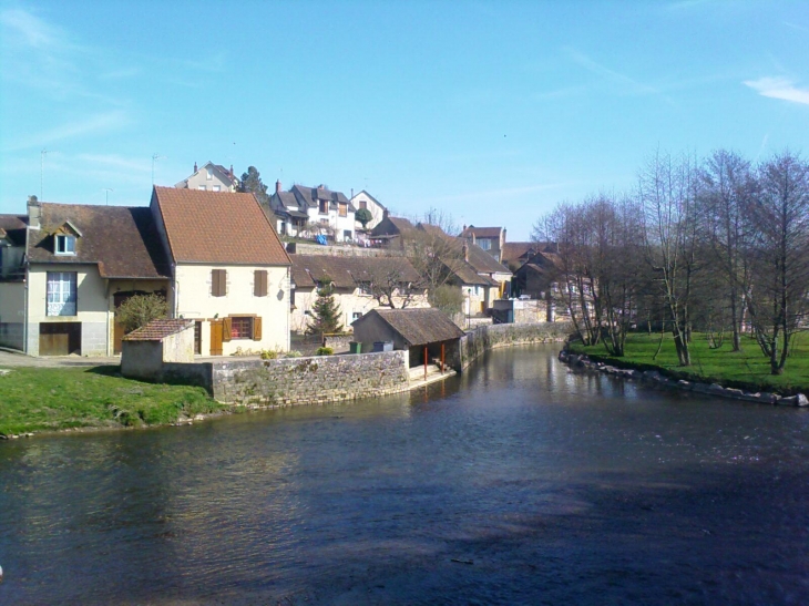 Prise du vue du pont - Monceaux-le-Comte