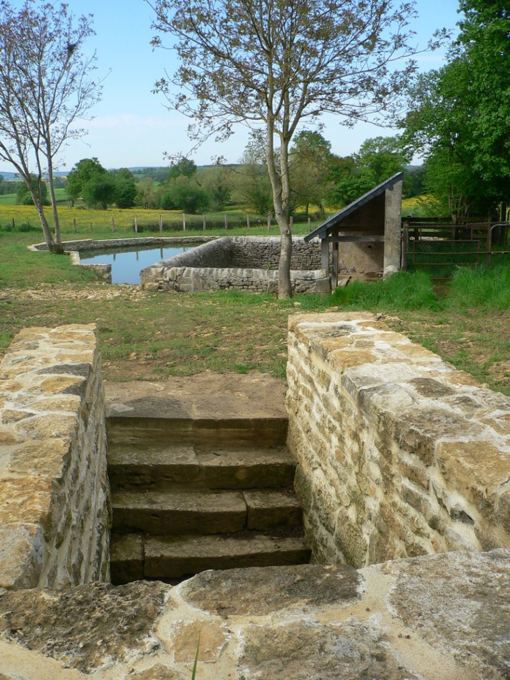 Noison - Fontaine des Cassons - Montenoison