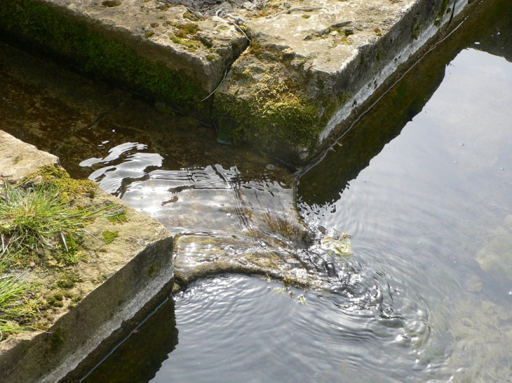 Noison - Fontaine des Cassons - Montenoison