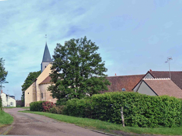 Vers l'église - Montigny-aux-Amognes