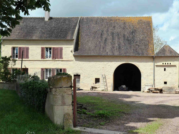 Ferme avec pigeonnier - Moraches