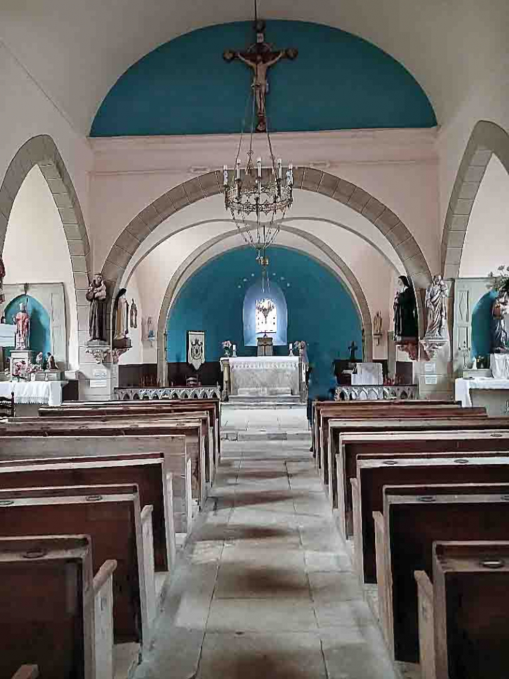 L'intérieur de l'église - Moussy