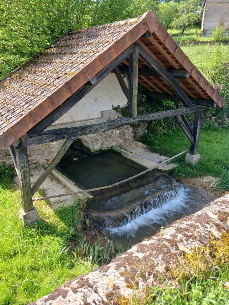 Le lavoir de Vignes le Haut - Neuffontaines