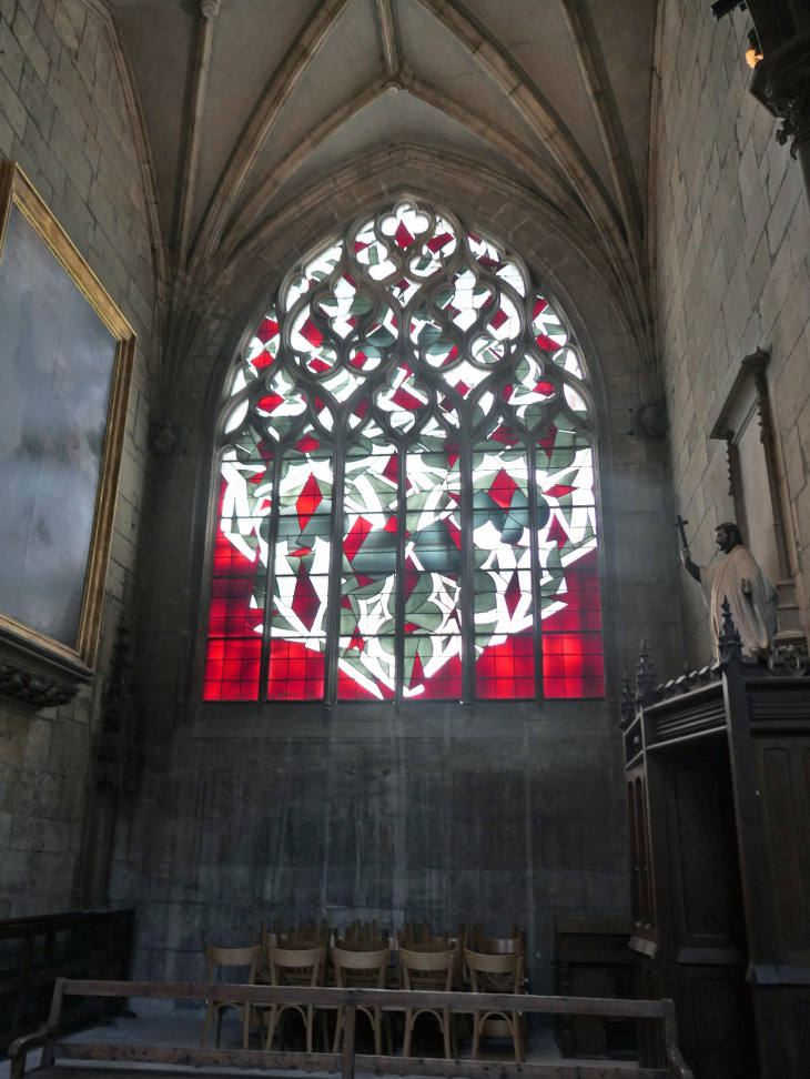 La cathédrale Saint Cyr et Sainte Juilitte : vitraux contemporains - Nevers