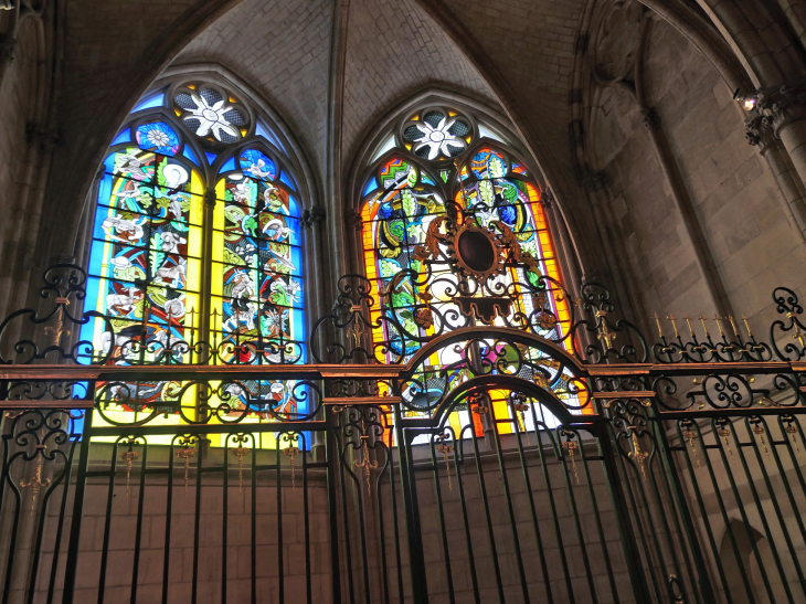 La cathédrale Saint Cyr et Sainte Juilitte : vitraux contemporains - Nevers