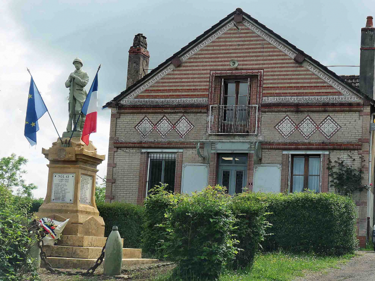 Le monument aux morts - Nolay